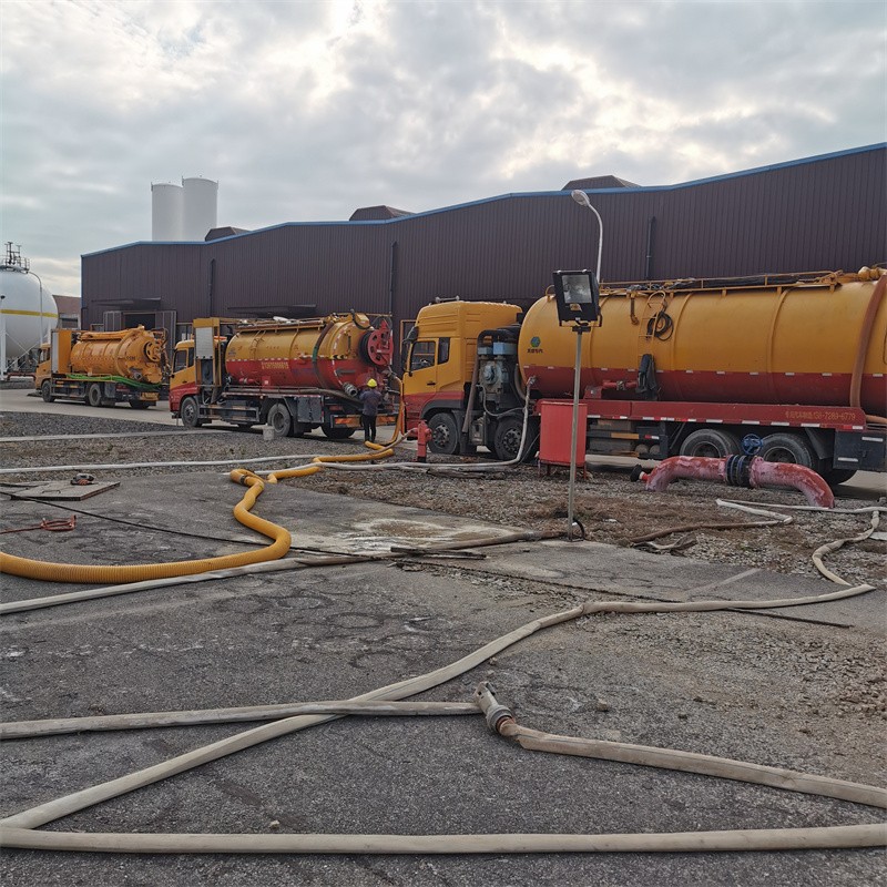 营山污水池清理